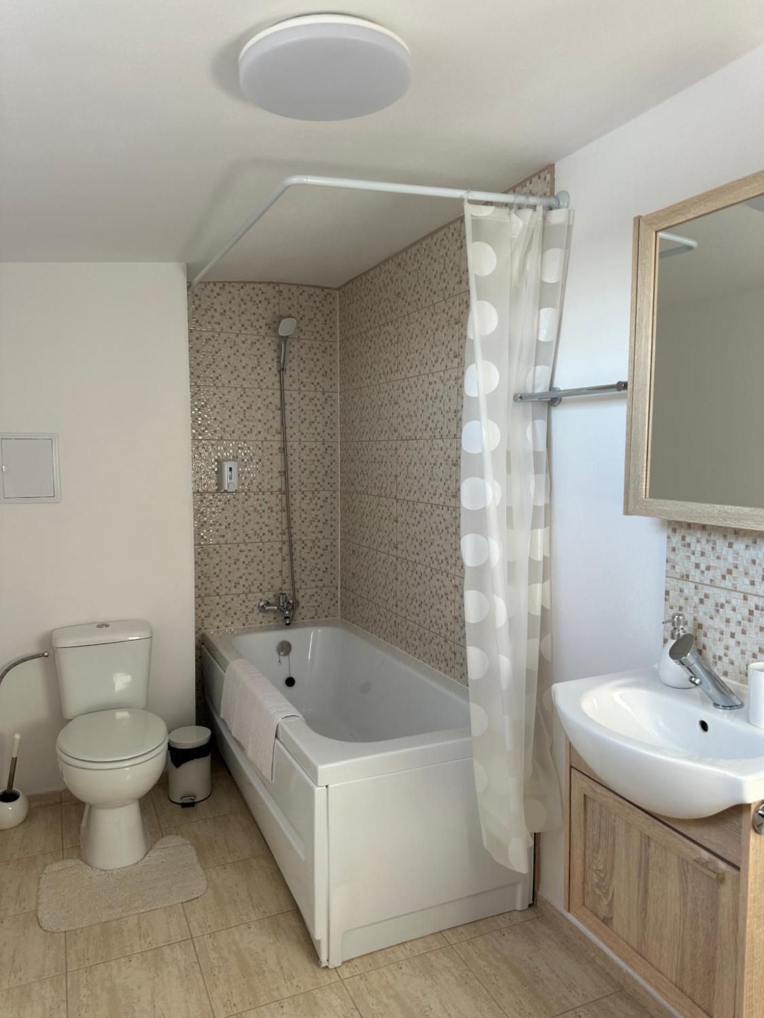 Jokai Apartments Nr9, Code Entry Sfantu Gheorghe  Luaran gambar